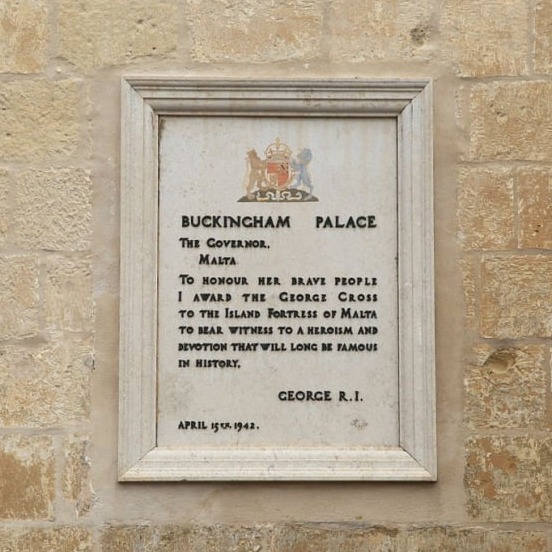 Plaque on the Grandmaster's Palace in Valletta inscribed with George VI's letter.